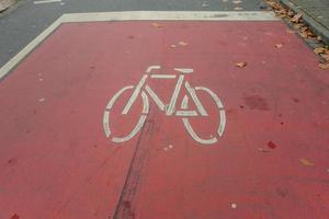 una marca de parada en un carril bici