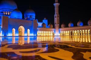 mezquita sheikh zayed en abu dhabi, emiratos árabes unidos foto