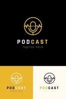 conjunto de plantilla de diseño de vector de logotipo de micrófono de podcast con estilo de color diferente