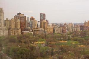 vista de central park desde la ventana del hotel, manhattan, nueva york foto