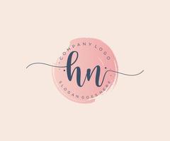 logotipo femenino inicial hn. utilizable para logotipos de naturaleza, salón, spa, cosmética y belleza. elemento de plantilla de diseño de logotipo de vector plano.