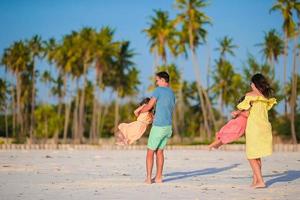 familia joven de vacaciones foto