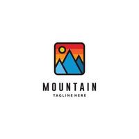 fondo de color de gradación de diseño de logotipo simple de aventura de montaña vector