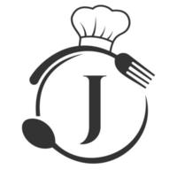 logotipo del restaurante en el concepto de letra j con sombrero de chef, cuchara y tenedor para el logotipo del restaurante vector