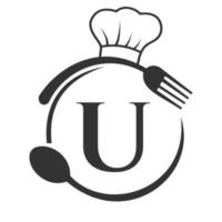 logotipo del restaurante en concepto de letra u con sombrero de chef, cuchara y tenedor para el logotipo del restaurante vector