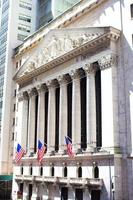 bolsa de valores de nueva york en el distrito financiero de manhattan foto