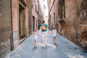 familia de tres vacaciones en vacaciones europeas foto