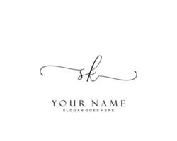 monograma de belleza sk inicial y diseño de logotipo elegante, logotipo de escritura a mano de firma inicial, boda, moda, floral y botánica con plantilla creativa. vector
