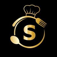 logotipo del restaurante en la letra s con sombrero de chef, símbolo de cuchara y tenedor para el letrero de la cocina, ícono de café, restaurante, vector de negocios de cocina