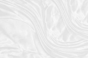 fondo de tela con textura de seda blanca, primer plano de tela satinada ondulada con ondas suaves. foto