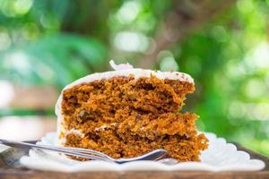 pastel de zanahoria y almendras, pastel tradicional italiano de zanahoria y almendras, fondo bokeh foto