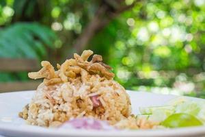 arroz frito, chicharrón foto