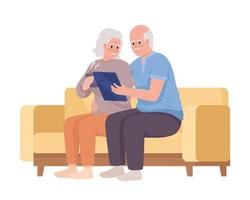 pareja de ancianos usando tableta juntos caracteres vectoriales de color semiplano. figuras editables. personas de cuerpo completo en blanco. ilustración de estilo de dibujos animados simple para diseño gráfico web y animación vector