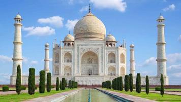 4K-Zeitraffer von Taj Mahal, einem elfenbeinweißen Marmormausoleum am Südufer des Yamuna-Flusses in Agra, Uttar Pradesh, Indien.