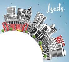 horizonte de la ciudad de leeds uk con edificios de color, cielo azul y espacio de copia. vector