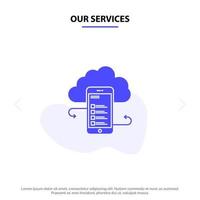 nuestros servicios almacenamiento en la nube negocios almacenamiento en la nube nubes información seguridad móvil icono de glifo sólido plantilla de tarjeta web vector