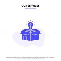 nuestra caja de servicios solución de idea de negocio bombilla icono de glifo sólido plantilla de tarjeta web vector