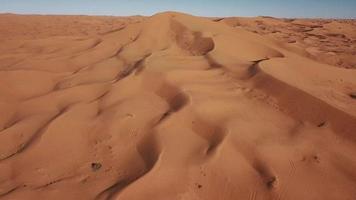 vista aérea do deserto do saara, perto de taghit, argélia video