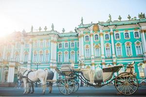 la plaza del palacio en san petersburgo inrusia foto