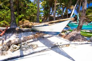 Boat at the beauty beach with turquoise water photo