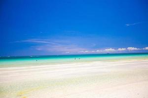 playa tropical perfecta con aguas turquesas y playas de arena blanca en filipinas foto