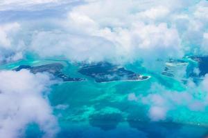 hermosa vista perfecta de islas exóticas desde aviones foto