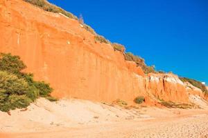 vista panorámica de la gran montaña en la costa atlántica en portugal foto