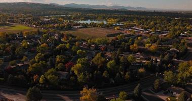 atardecer en los suburbios de denver video