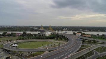 Timelapse kväll ljus över de bro över de chao phraya flod video