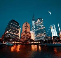 centro financiero mundial de noche foto