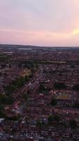 Luftaufnahmen der britischen Stadt im Hoch- und Hochformat video