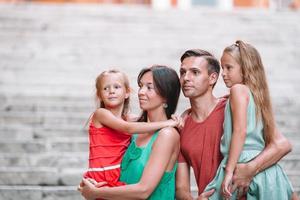 familia con niños de vacaciones en europa, italia, roma foto