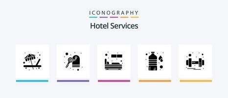 paquete de iconos de glifo 5 de servicios de hotel que incluye servicio. gimnasia. habitación. pesa. agua. diseño de iconos creativos vector
