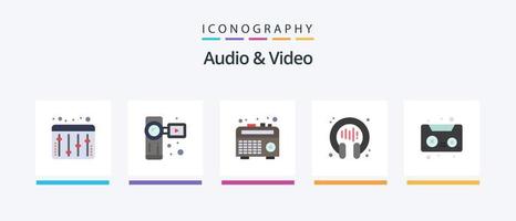 Paquete de 5 iconos planos de audio y video que incluye . casete. radio. cinta de audio. auricular. diseño de iconos creativos vector