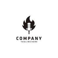 plantilla de diseño de logotipo de llama de fuego y micrófono, vector de icono de potencia de micrófono, logotipo de música de podcast