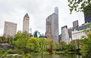 central park y el horizonte de manhattan en nueva york foto