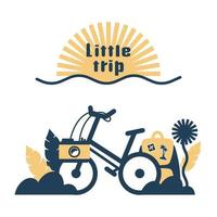 viajar en bicicleta. composición de viaje con bicicleta, cámara, mochila, plantas, sol. caminar al aire libre, estilo de vida saludable, concepto de viaje. ilustración vectorial plana para web, actividad física, vacaciones familiares vector