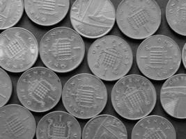 monedas de libra, reino unido en blanco y negro foto