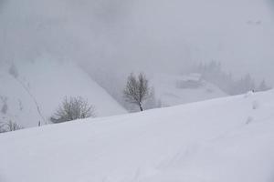 paisaje invernal en los alpes austríacos foto