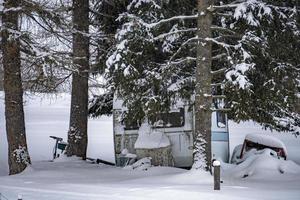 rv trailer caravan roulotte covered by white snow photo