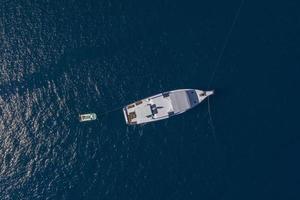 pequeño barco maldivas vista aérea panorama paisaje