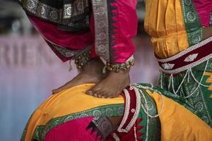 detalle de pie de danza tradicional india foto