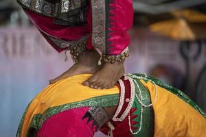 detalle de pie de danza tradicional india foto