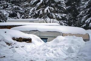 rv trailer caravan roulotte covered by white snow photo