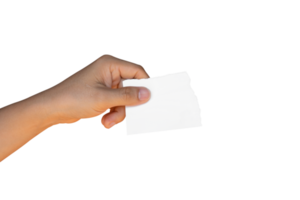mano sosteniendo papel rasgado aislado en un archivo png de fondo transparente.