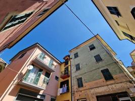 cabella ligure antiguo pueblo piamonte foto