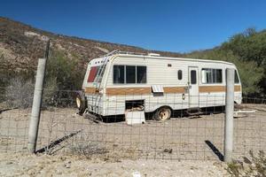 autocaravana abandonada en california foto