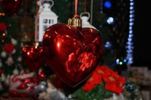 adorno del árbol de navidad en el mercado foto