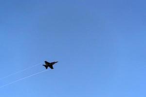 f16 airplane flying photo