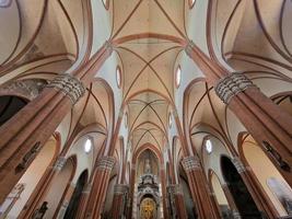 bolonia piazza maggiore iglesia san petronio interior, 2022 foto